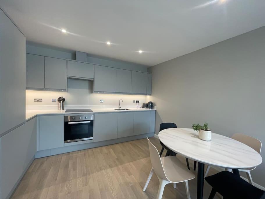 Apartamento Marvellous New Build 2 Bed Flat - 1 Ophelia Court Epsom Exterior foto